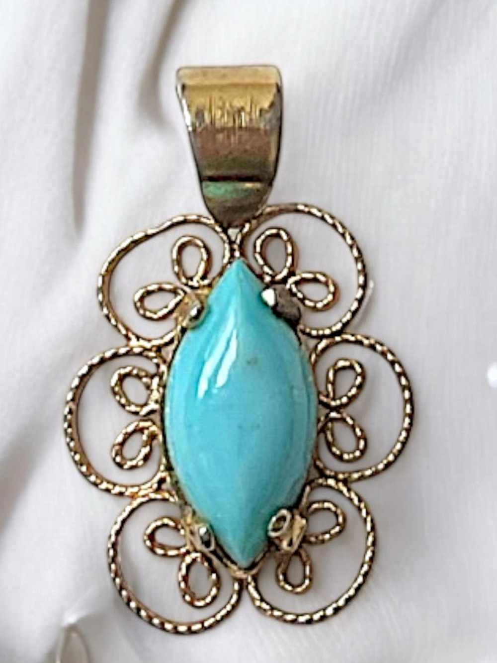 Vintage Blue Rhinestone Filigree Small Dainty Necklace Pendant Gold Tone
